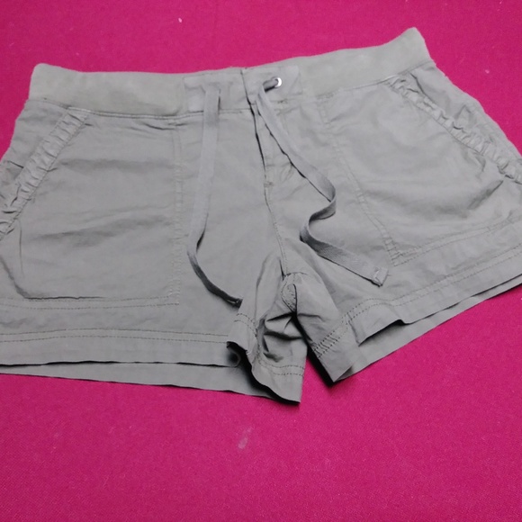 a.n.a A New Approach Olive Green Shorts Sz 4 - Picture 1 of 5